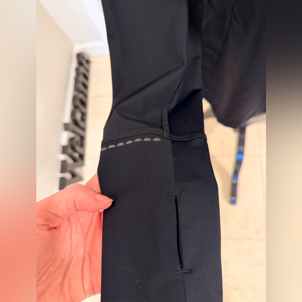 lululemon athletica Black Long Sleeve Top ❤️ Mesh Inserts - NWOT - Picture 5 of 13